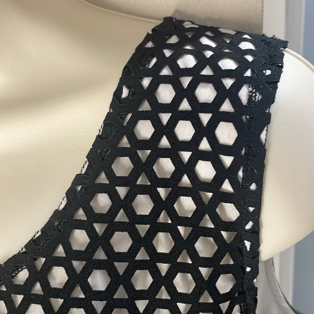 Dressbarn black and white layered sleeveless top - Picture 4 of 13